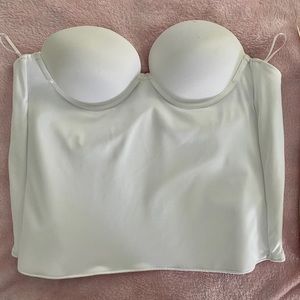 Molded long line bra with hook closure back
